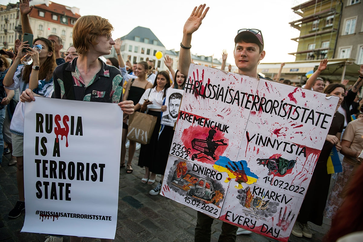 Ukrainische Aktivist:innen demonstrieren am ukrainischen Unabhängigkeitstag in Warschau, 24. August 2023