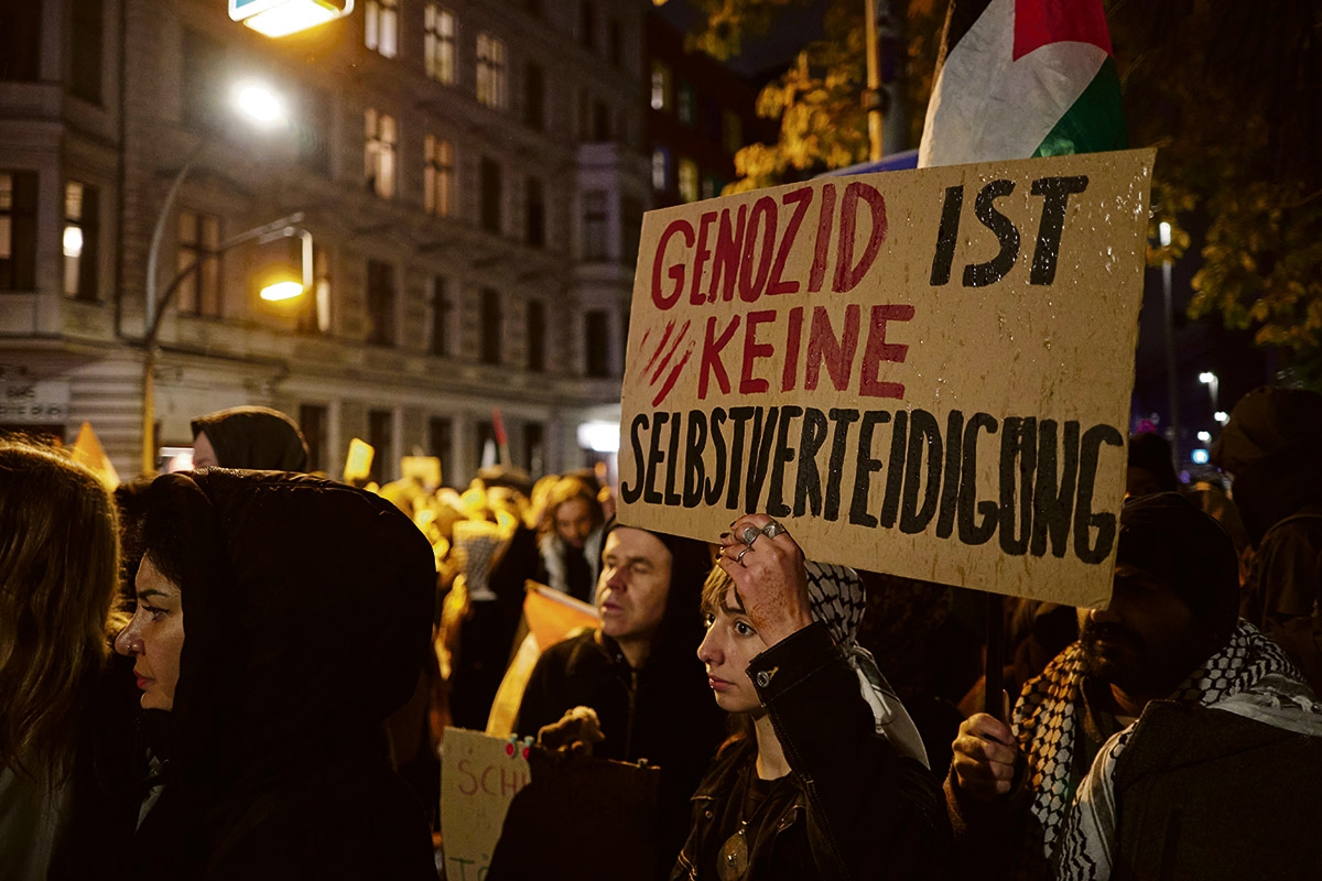 Mit dem Genozidvorwurf gegen Israels Existenzrecht. Die Demonstration »Decolonize Human Rights« in Berlin, 11. November