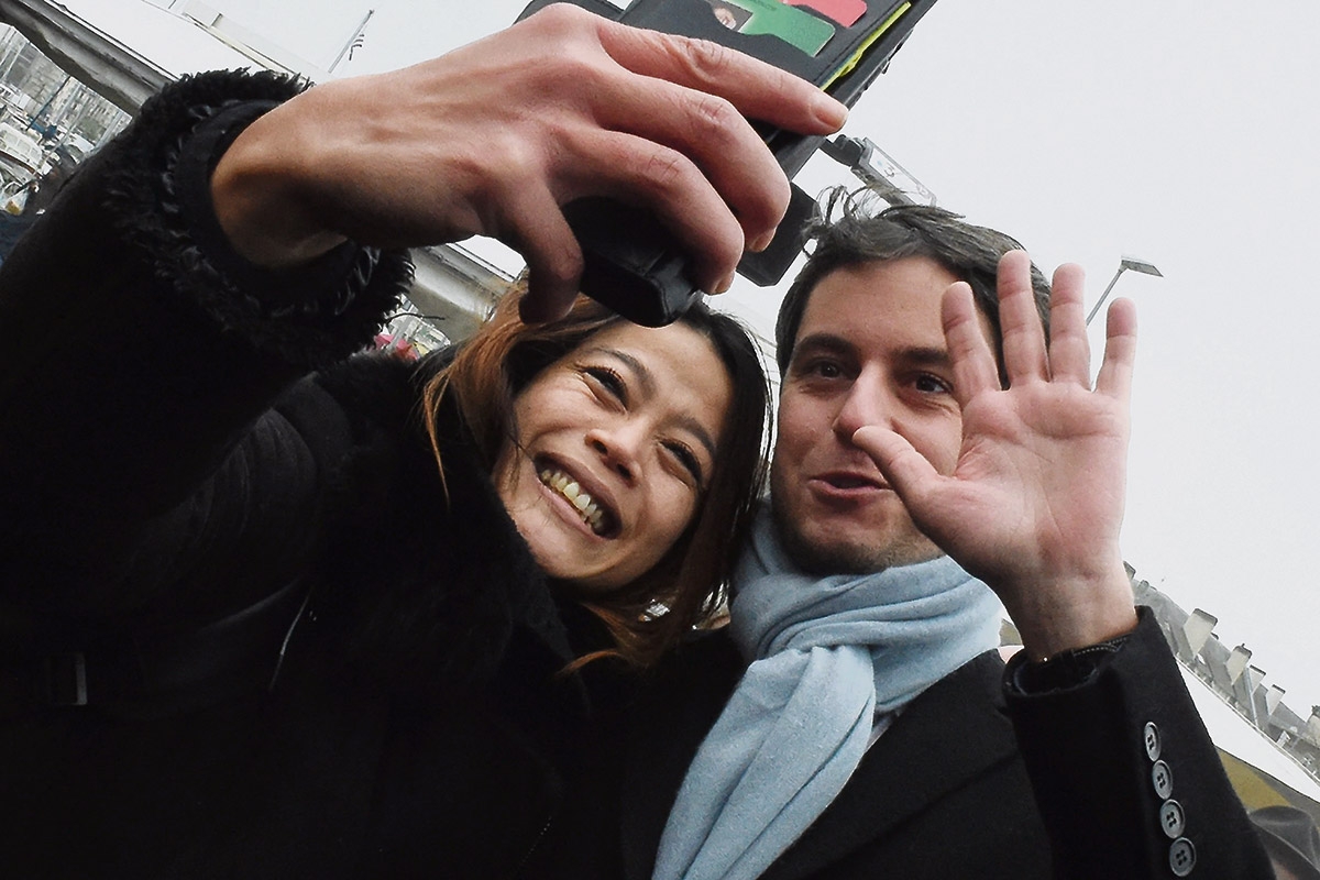 Selfie mit dem »Zionisten«: Premierminister Gabriel Attal in Caen am 14. Januar