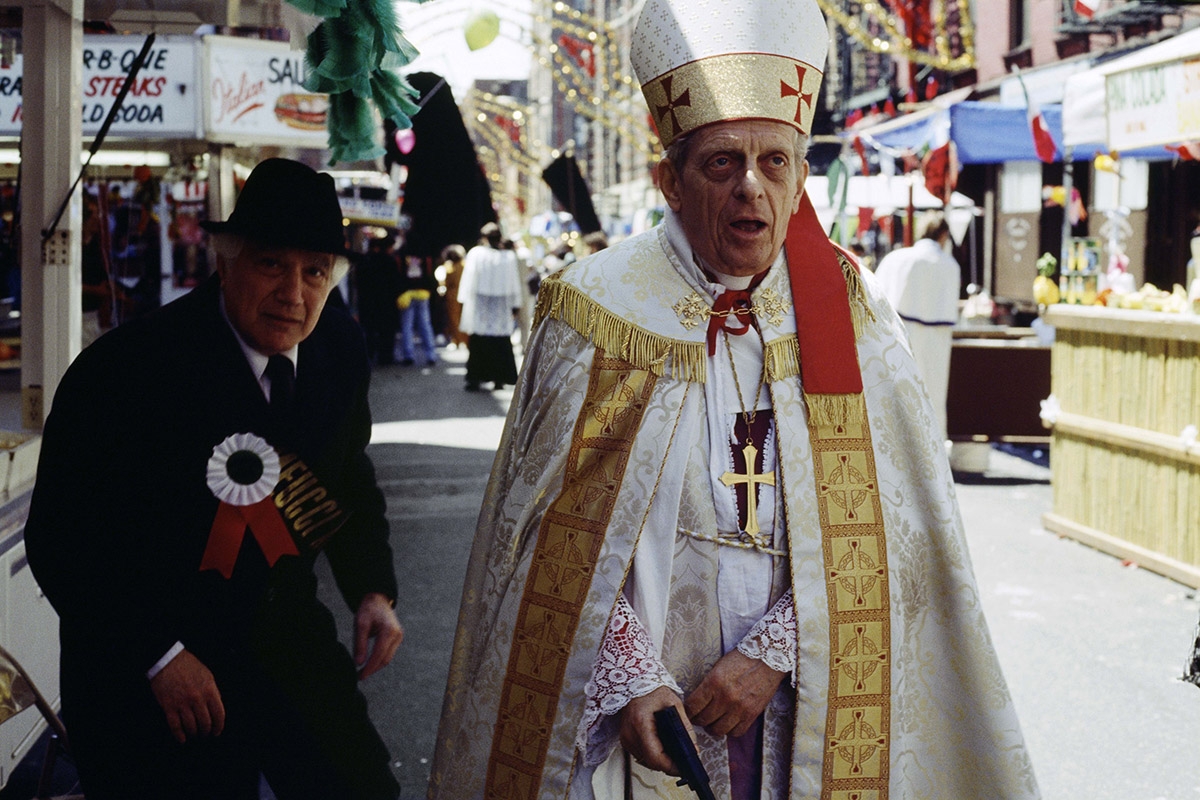 Ein Papstdarsteller, nicht in Rom, sondern in New York. Aus der Serie »In einem Wind aus Sternenstaub«, 1990