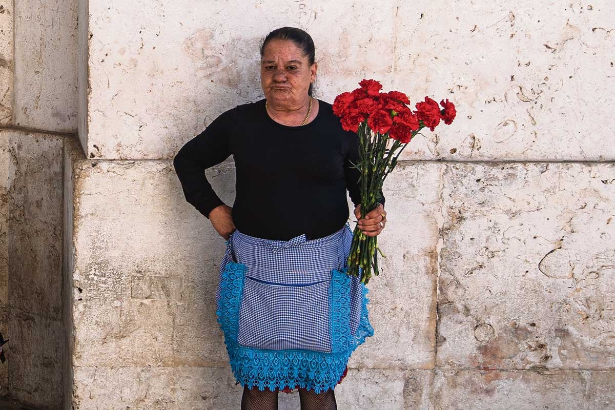 Blumen und Freiheit. Für die Frauen Portugals bedeutete die Nelkenrevolution die Befreiung von der rigiden Geschlechtertrennung des Salazarismus
