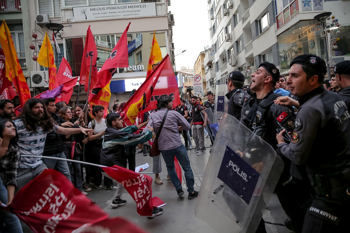 Anti-AKP-Protest. Anhänger der prokurdischen Partei DEM und ihres Bürgermeisterkandidaten Abdullah Zeydan, 2. April
