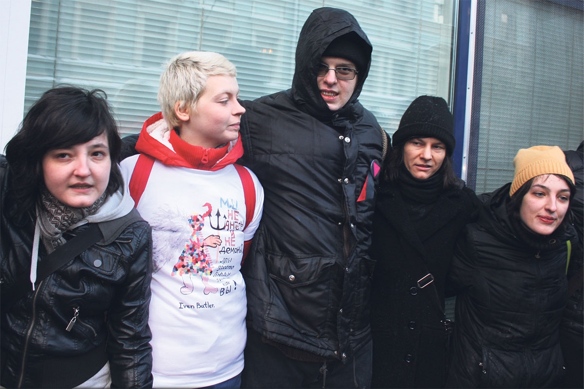 Stehen zusammen. Aktivisten der Schwulen- und Lesbenbewegung am 25. Januar vor der Moskauer Duma bei einer Aktion gegen das homofeindliche Propagandagesetz