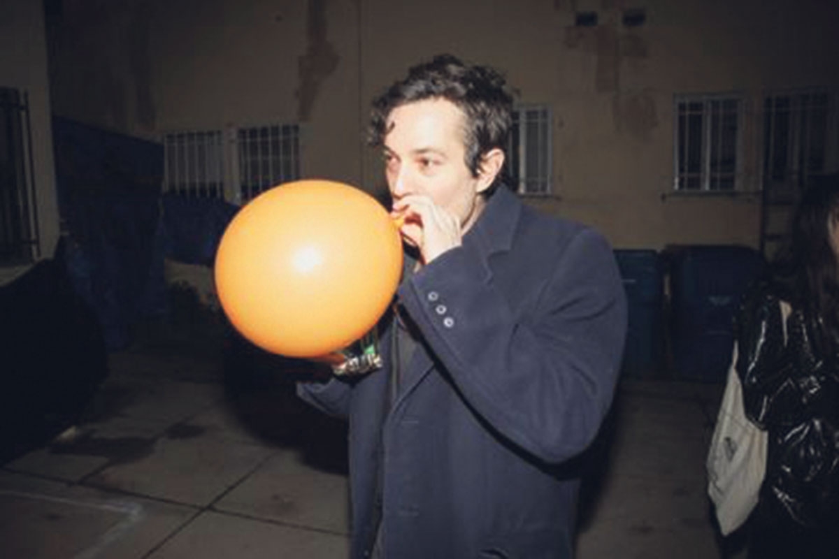 Sammy Loren mit Luftballon