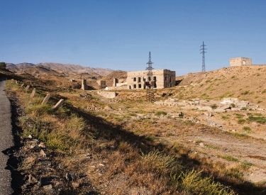 Reste vom Atomkomplex. Ruinen der ehemaligen Uranaufbereitungsanlagen in der Nähe von Taboschar