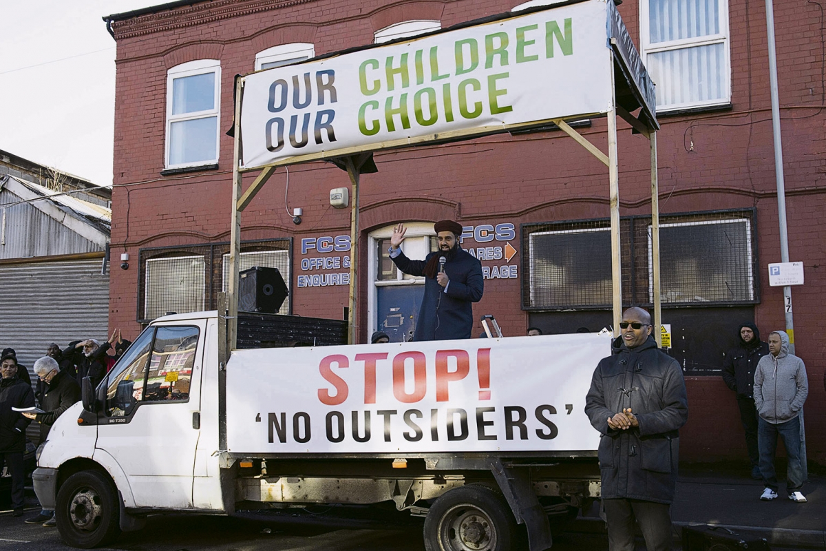 reaktionärer Protest vor einer Schule in Cheltenham, 14. März 2019