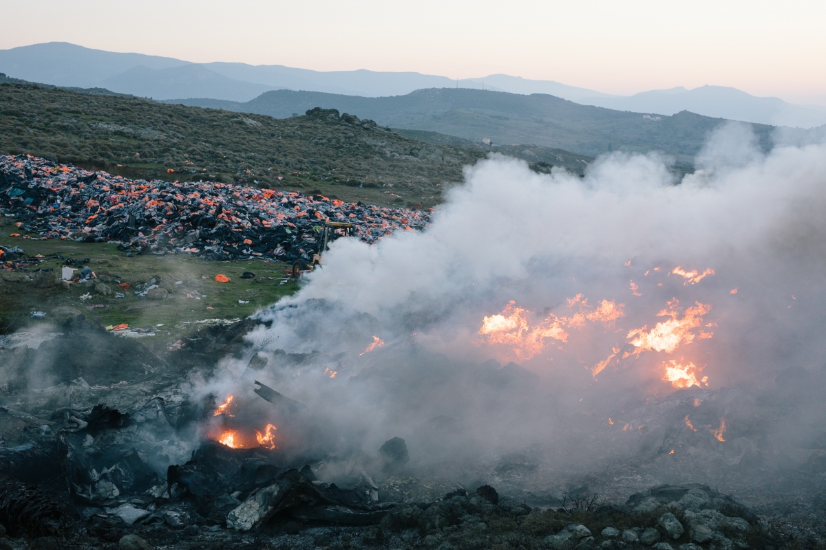 Brennende Rettungswesten auf Lesbos