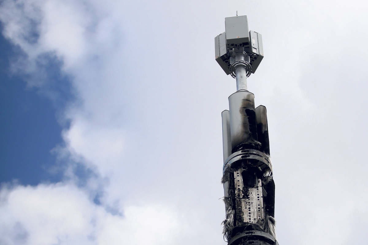 Gegen die »5G Apocalypse« (RT America). Attackierter 5G-Mast in Sparkhill, 6. April