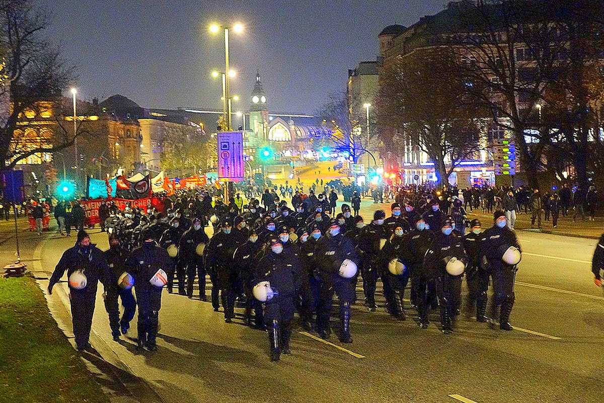 Polizeiaufgebot bei Demonstration gegen G20