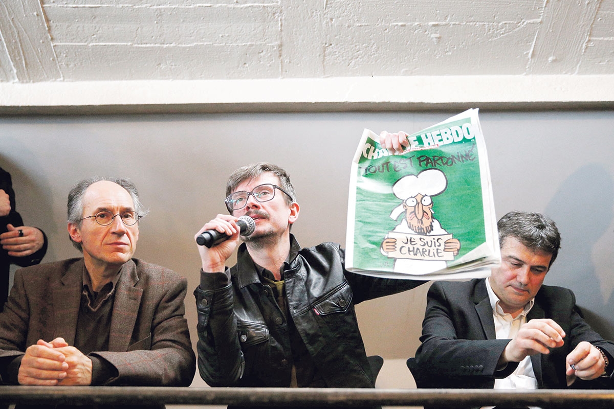 Gerard Biard, Karikaturist Luz und der Journalist Patrick Pelloux stellen am 13. Januar 2015 nach dem Anschlag eine Sonderausgabe von „Charlie Hebdo“ vor