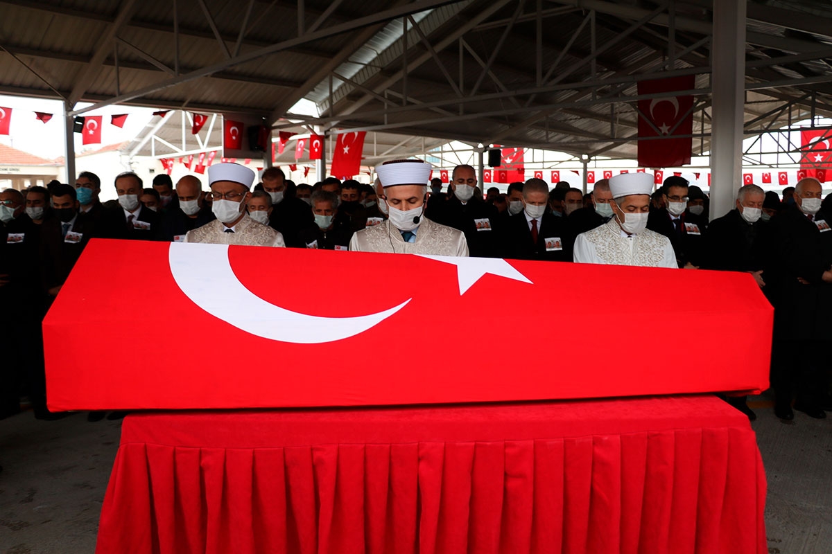 Beerdigung ein Sarg ist mit türkischer Fahne bedeckt