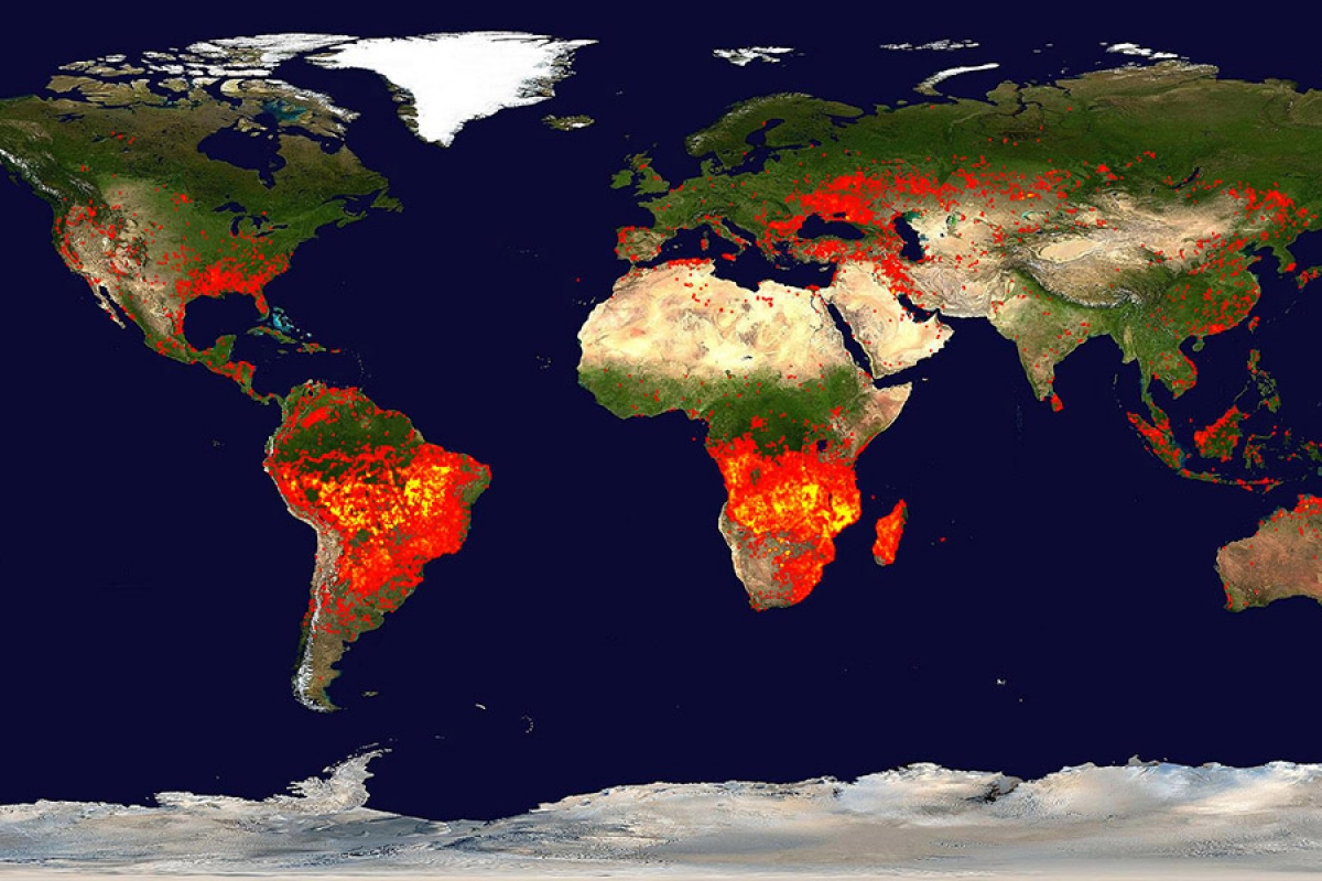 Weltkarte mit Markierung von Feuer