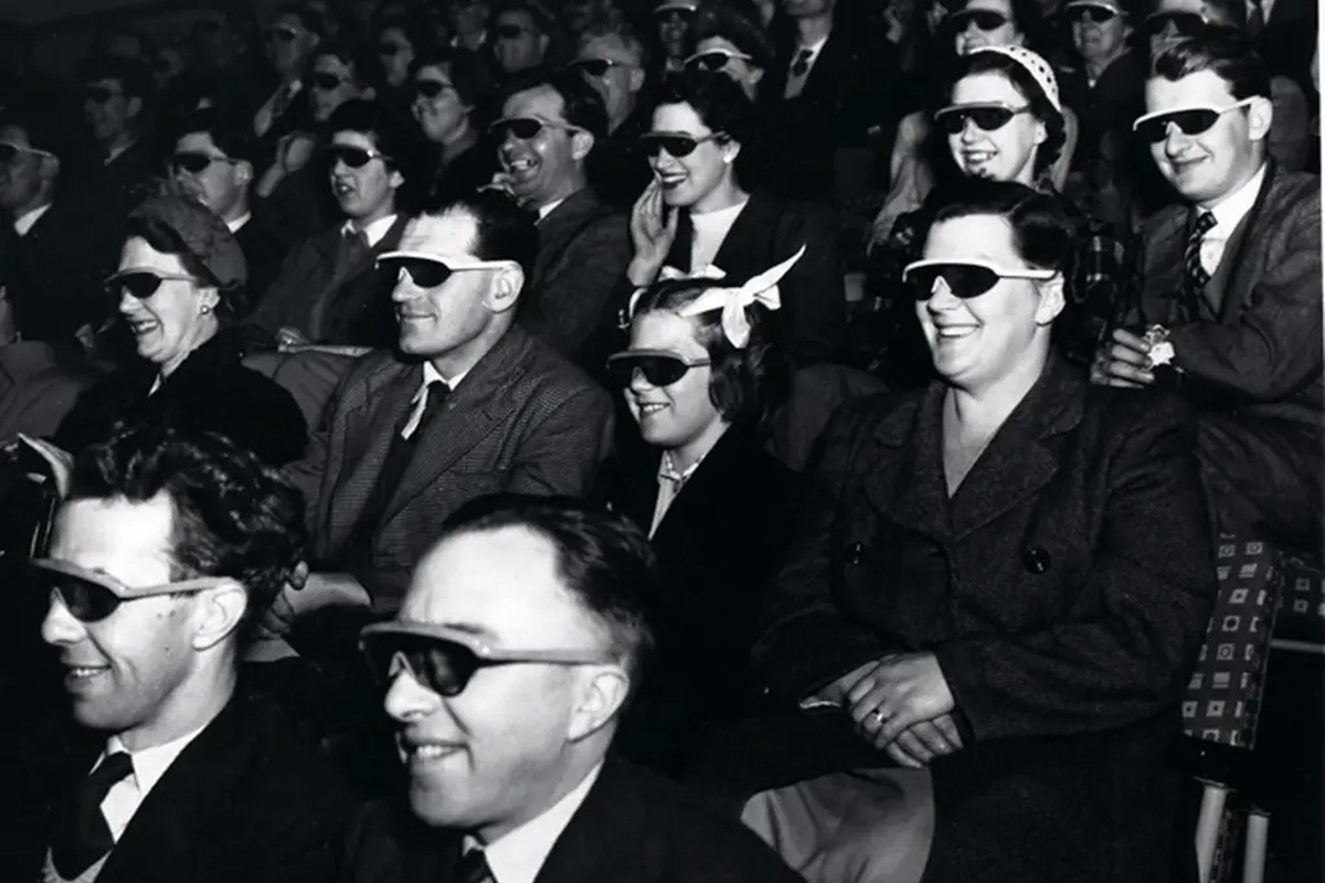 Zuschauer mit 3D-Brillen