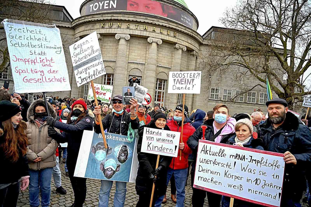 Teilnehmerinnen und Teilnehmer einer Corona-Demonstration am Samstag in Hamburg