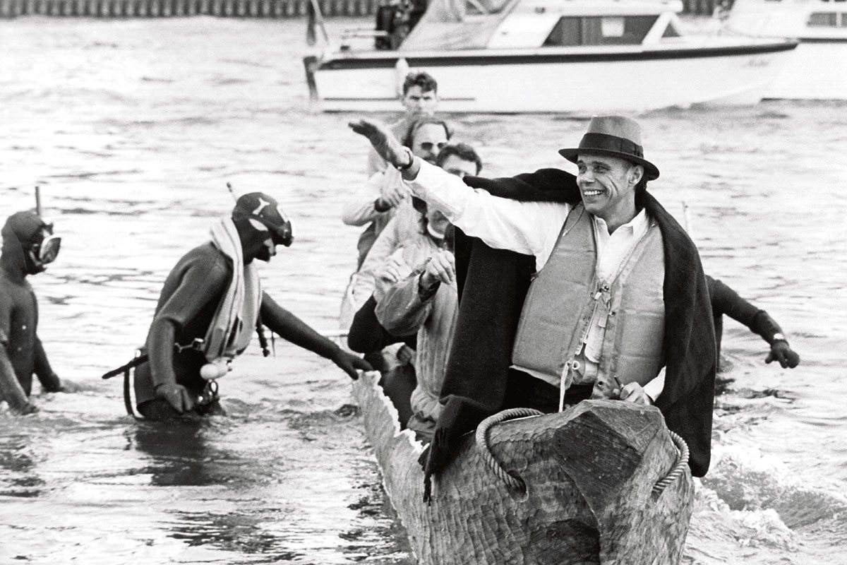 1973 kehrte Professor Joseph Beuys in einem Boot über den Rhein in die Kunstakademie Düsseldorf zurück