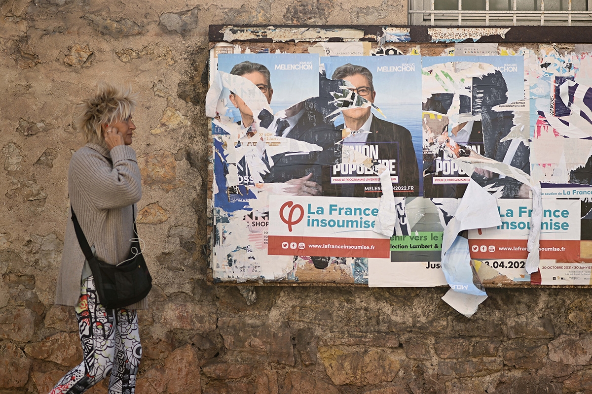 Beschädigte Wahlplakaten in Cannes von  Jean-Luc Mélenchon