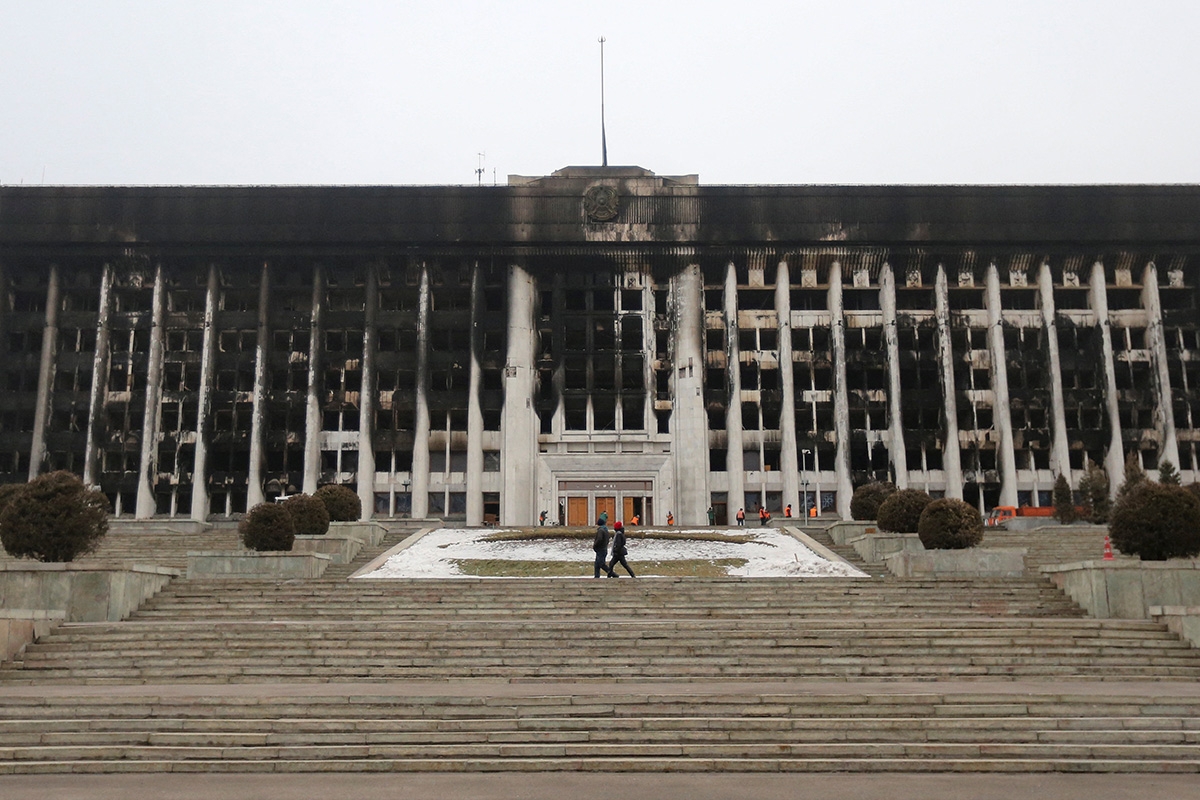 Das ausgebrannte Stadtverwaltungsgebäude in Almaty