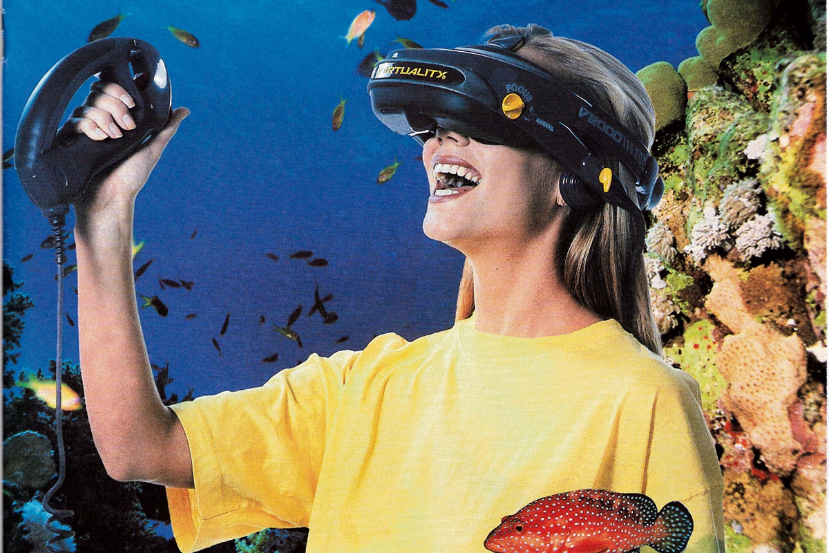 Anzeige für das Computerspielsystem »Virtuality« mit 3D-Brille von 1994