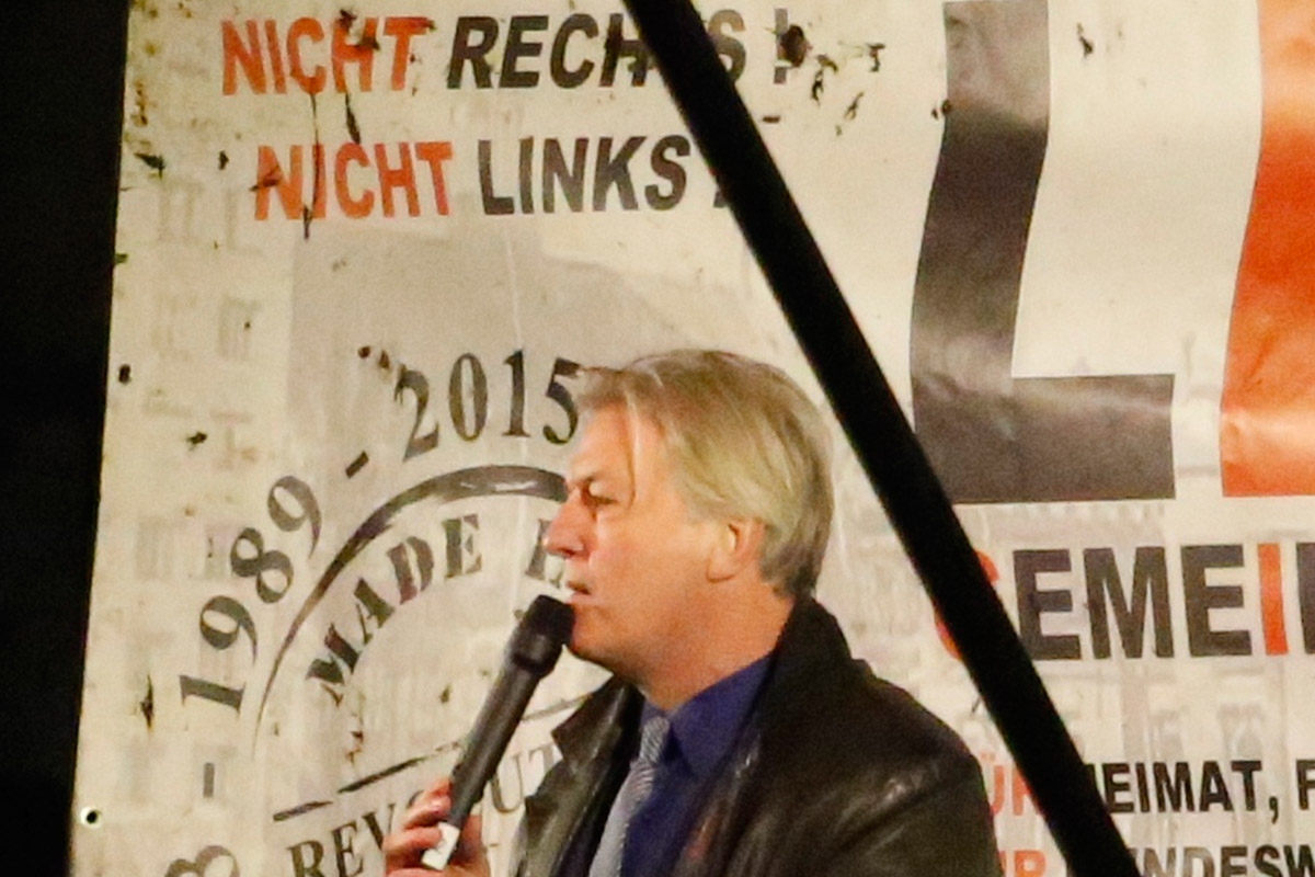 Jürgen Elsässer spricht 2015 bei einem Legida-Protest