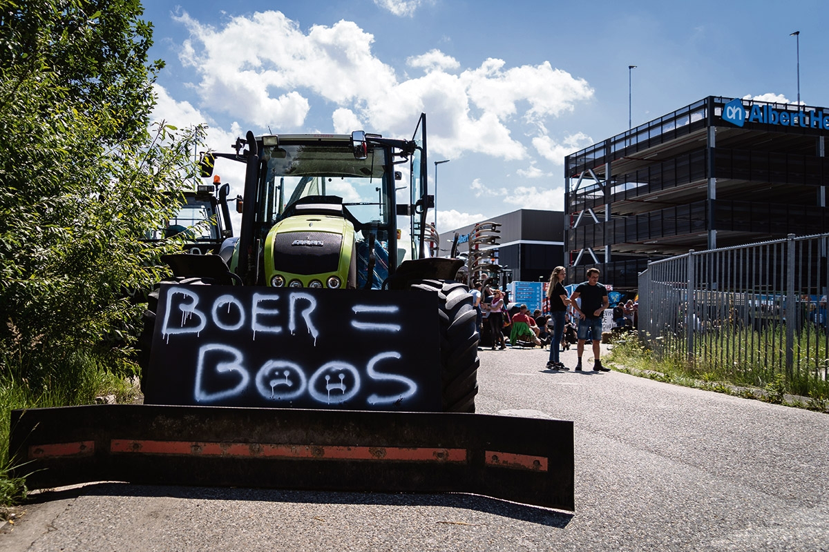 Traktor beim Protest vor einem Verteilungszentrum der Supermarktkette Albert Heijn in Utrecht