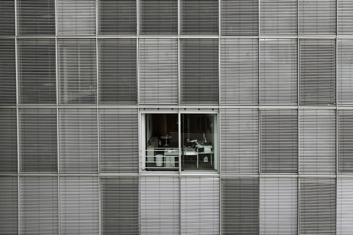 Front eines Bürogebäudes