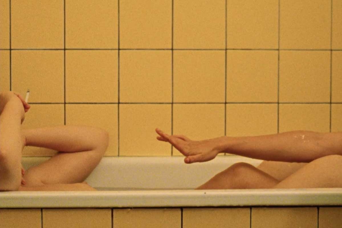 Zwei Personen in einer Badewanne