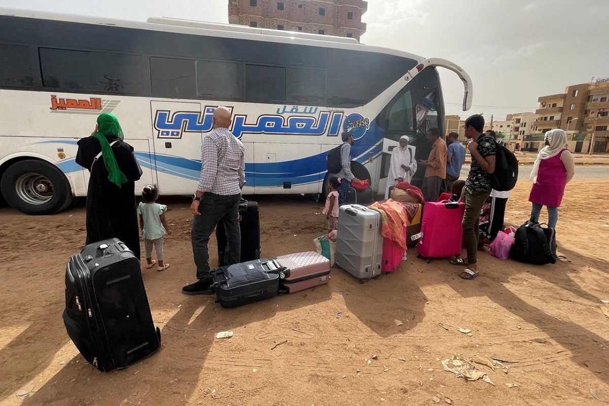 Zivilisten fliehen vor den Gefechten in Khartoum