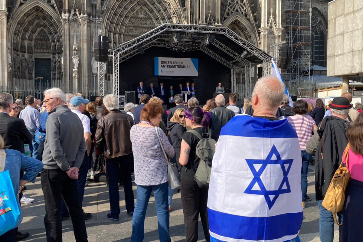  Kundgebung gegen das Konzert von Roger Waters in Köln