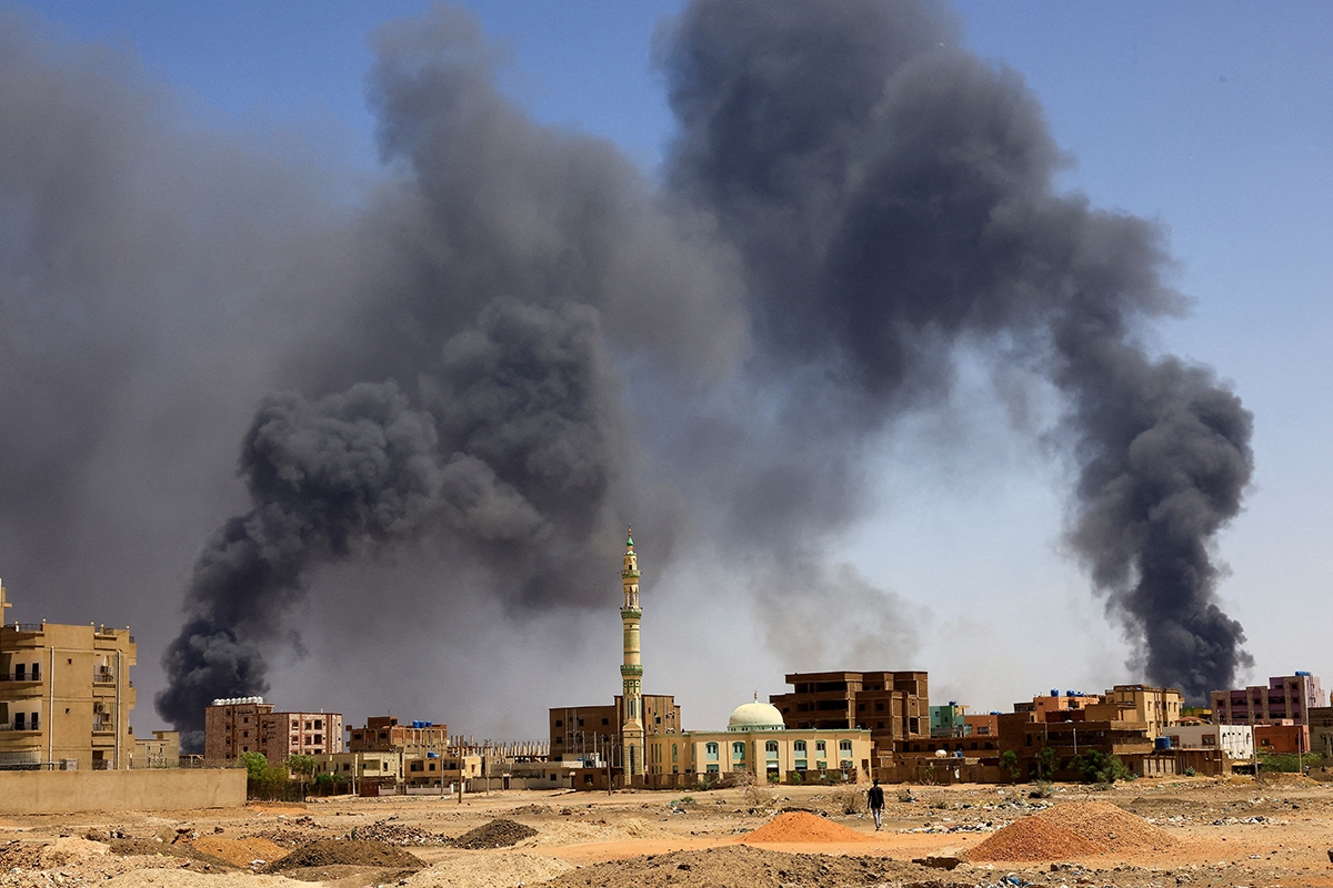 Brände nach Luftangriffen im Norden Khartoums, 1. Mai
