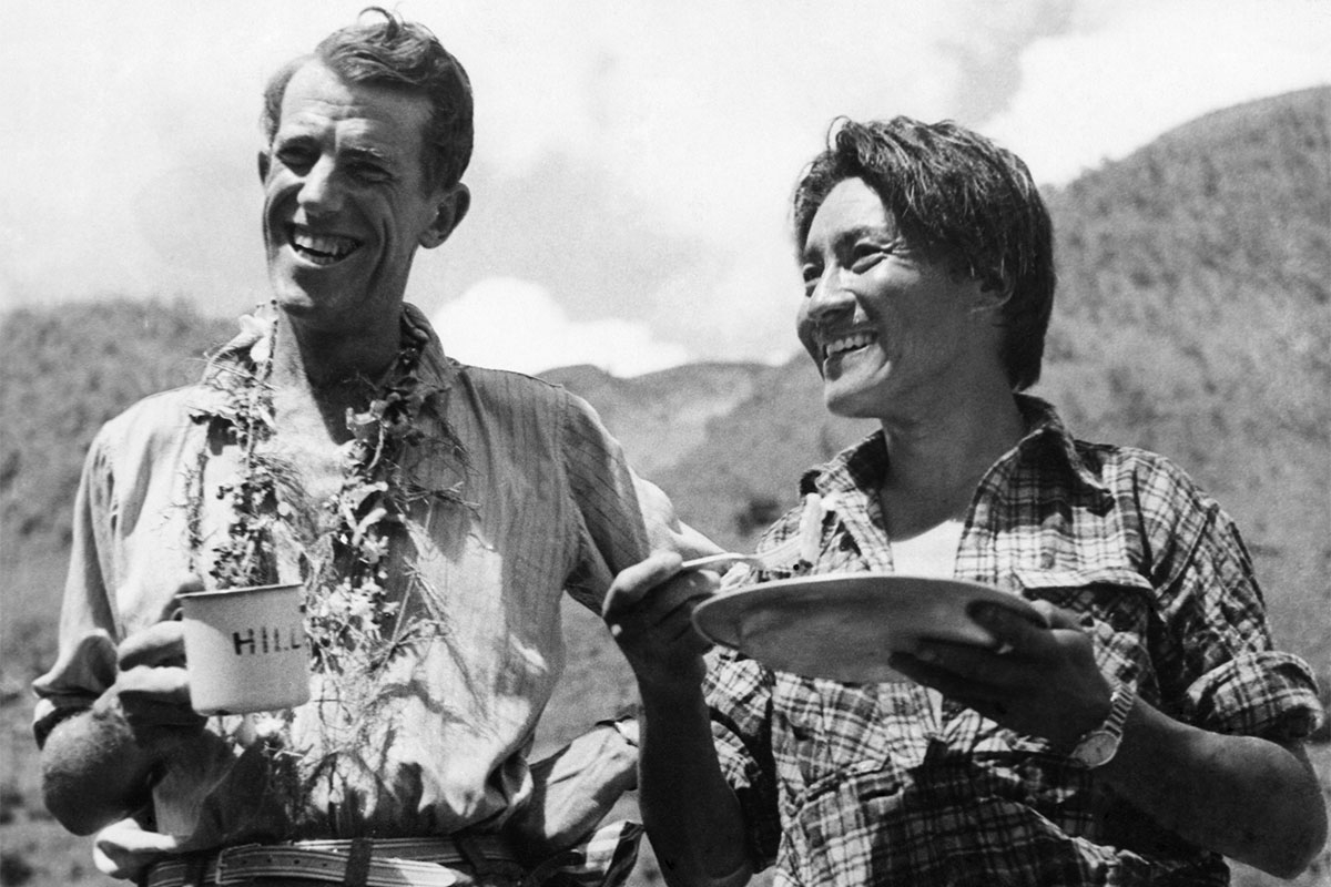 Edmund Hillary (l.) und Tenzing Norgay nach ihrer Mount-Everest-Besteigung