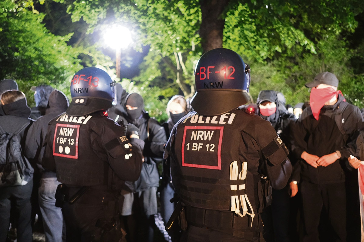 Polizeikessel bei Demonstration gegen das Antifa-Ost-Urteil am 3. Juli
