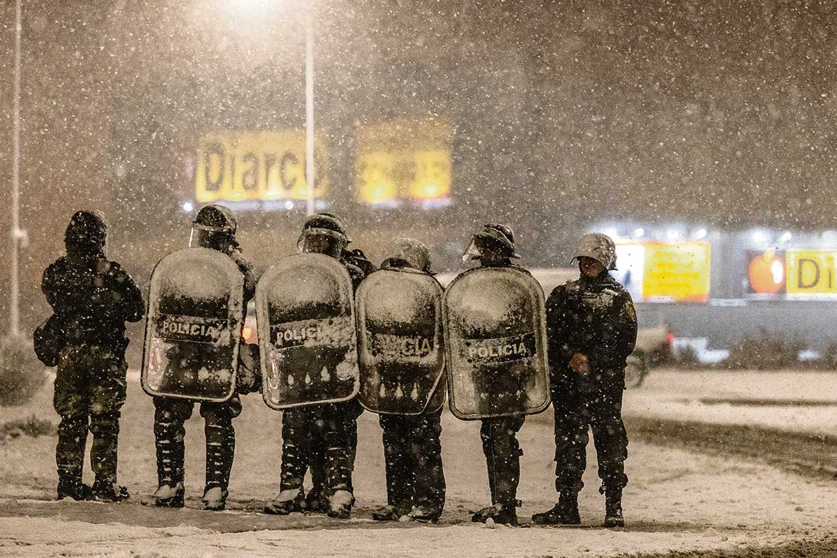 Polizei vor dem Diarco-Supermarkt im südargentinischen Bariloche