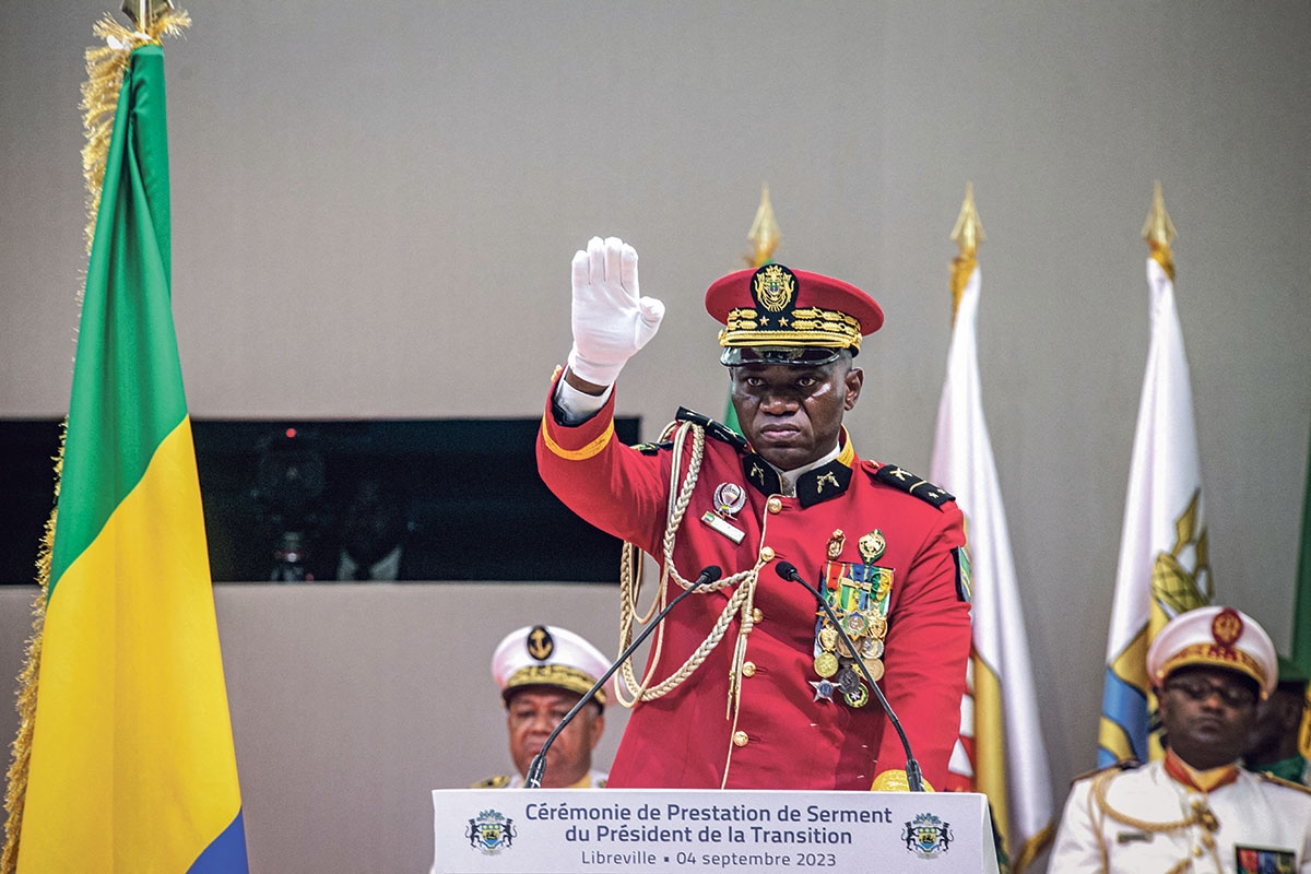 General Brice Oligui Nguema legt in Libreville den Amtseid als Übergangspräsident ab
