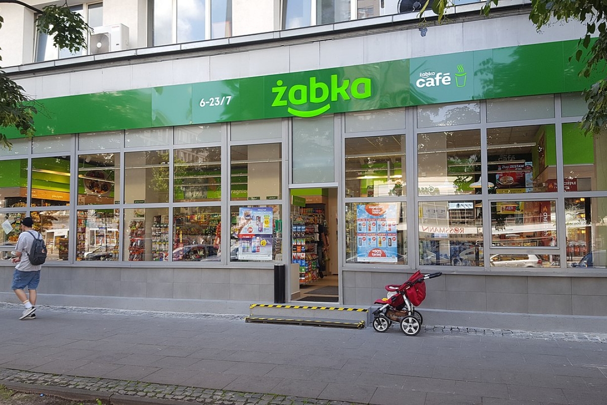 Filiale von Żabka (übersetzt Frosch) in Warschau