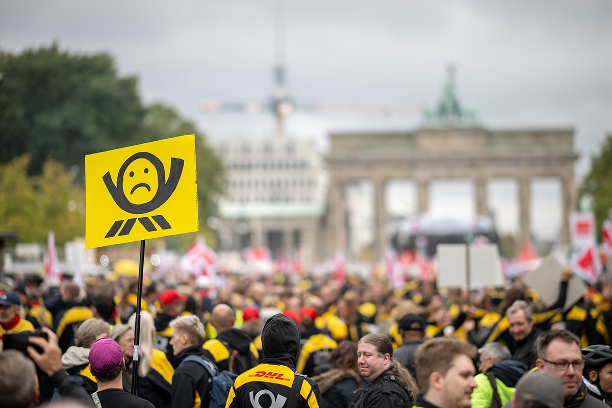 Verdi-Anhänger demonstrieren in Berlin gegen die geplante Novelle des Postgesetzes