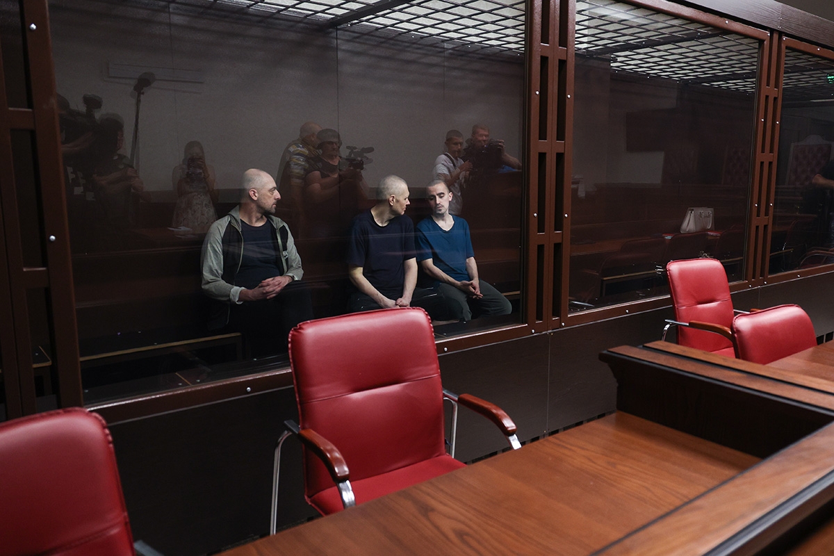 Auf der Anklagebank. Die Ukrainer, denen am Militärgericht im russischen Rostow der Prozess gemacht wird, sollen dem Regiment Asow angehört haben, 21. Juni
