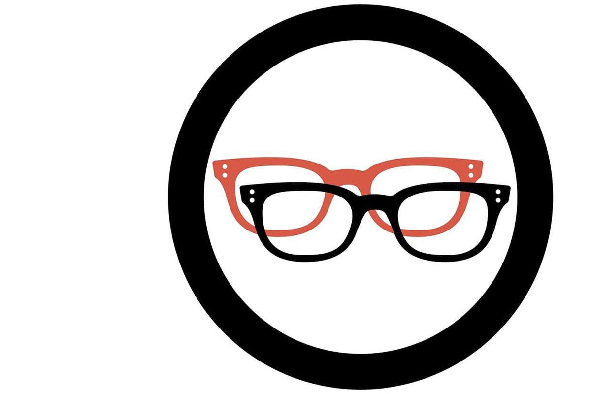Logo im Stil der Antifaschsitischen Aktion, statt roter und schwarzer Fahne sind eine rote und schwarze Brille zu sehen