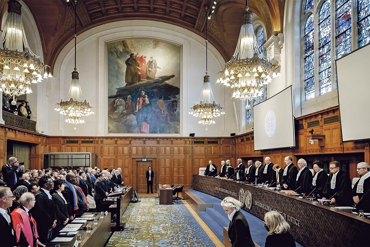 Die Vertreter Südafrikas (vorne) führen die Anklage. Beginn der Anhörung beim Internationalen Gerichtshof in Den Haag, 12. Januar