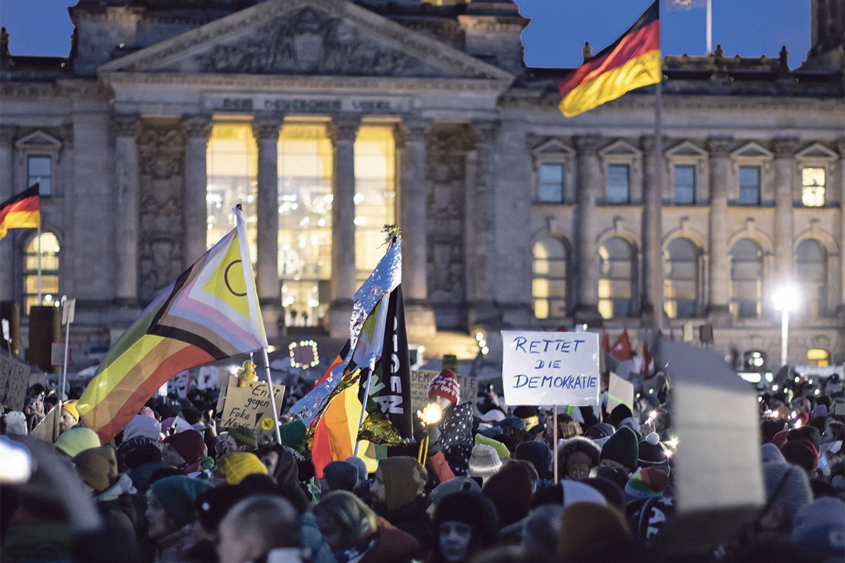 Flagge zeigen. Die Demonstration »Demokratie verteidigen« am 21. Januar vor dem Reichtstagsgebäude in Berlin