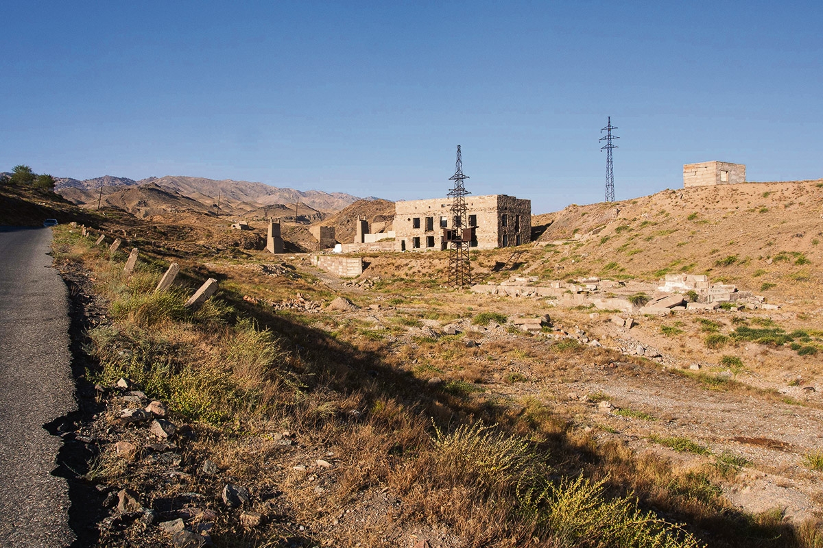 Reste vom Atomkomplex. Ruinen der ehemaligen Uranaufbereitungsanlagen in der Nähe von Taboschar