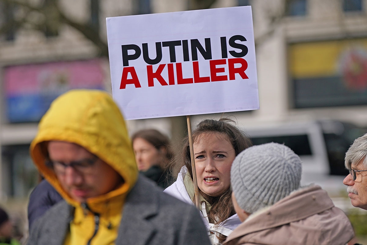 »Putin is a Killer«. Von der Russian Democratic Society organisierte Kundgebung vor der russischen Botschaft in London, 25. Februar 2024