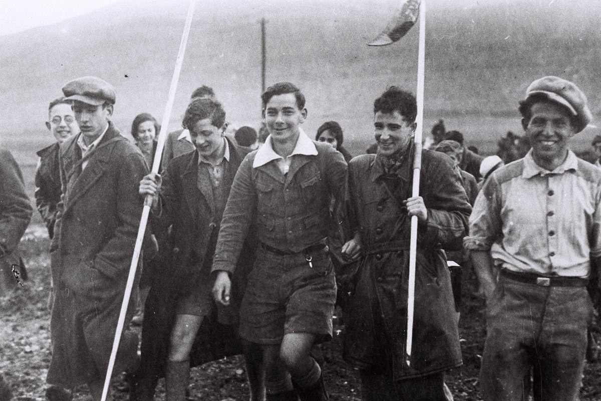 Einen jüdischen Staat aufbauen. Erste Jugend-Aliyah-Gruppe aus Deutschland, unterwegs zum Kibbuz Ein Harod, 1934