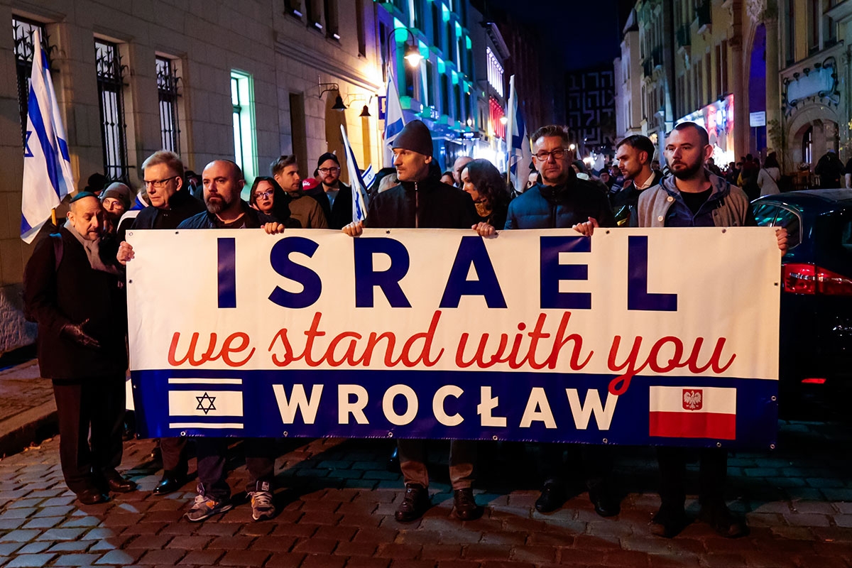 Solidarität mit Israel beim Gedenkmarsch in Wrocław für das Novemberpogrom 1938, 9. November 2023