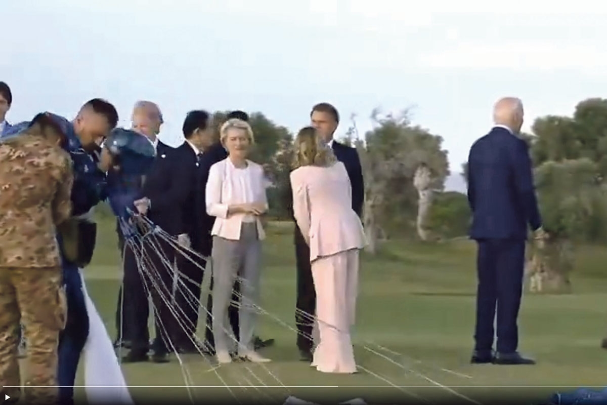 Bewusst aus dem Zusammenhang gerissen. Mit diesem Bild vom G7-Gipfel soll Biden als orientierungslos dargestellt werden