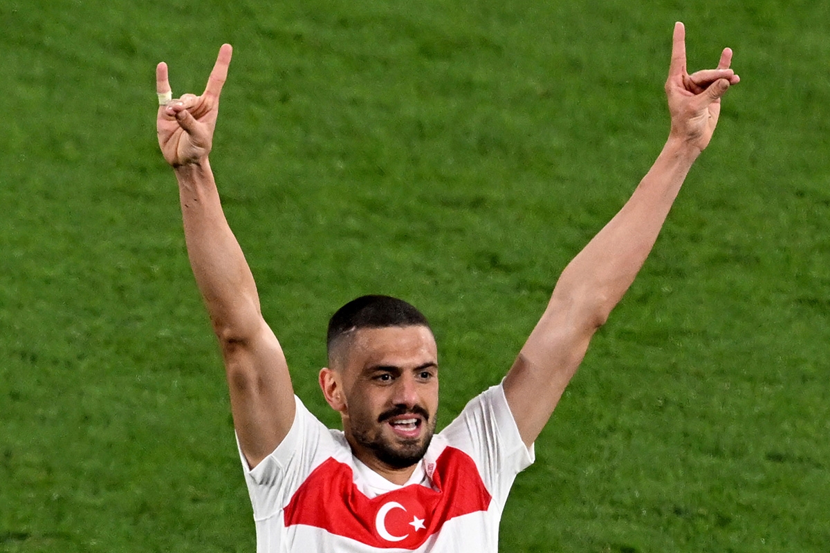 Der türkische Nationalspieler Merih Demiral jubelte nach seinem Tor gegen Österreich im Achtelfinale der Fußball-EM 2024 mit dem Zeichen der rechtsextremen Grauen Wölfe