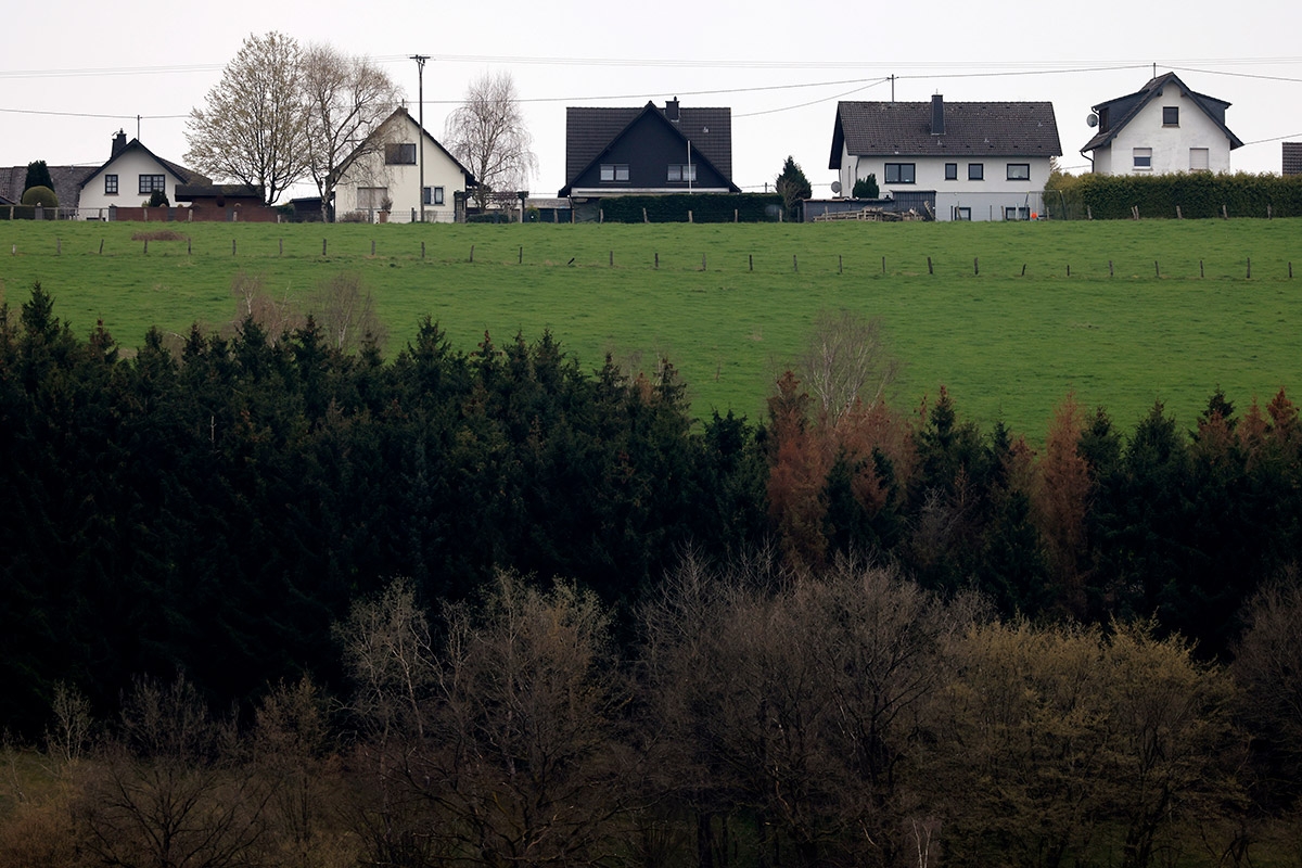 Wer braucht schon eine Großstadt oder Busanbindung, wenn es Homeoffice, Lieferdienst, Netflix und Amazon gibt? Einfamilienhäuser im rheinland-pfälzischen Neustadt (Wied) 