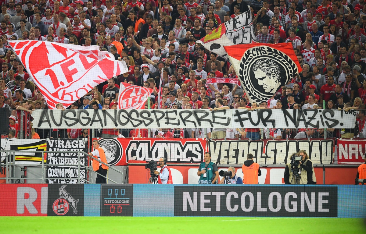 Auch bei Vereinen mit problematischen Fangruppen ist Gegenwehr möglich: Fanprotest gegen Nazis beim 1. FC Köln