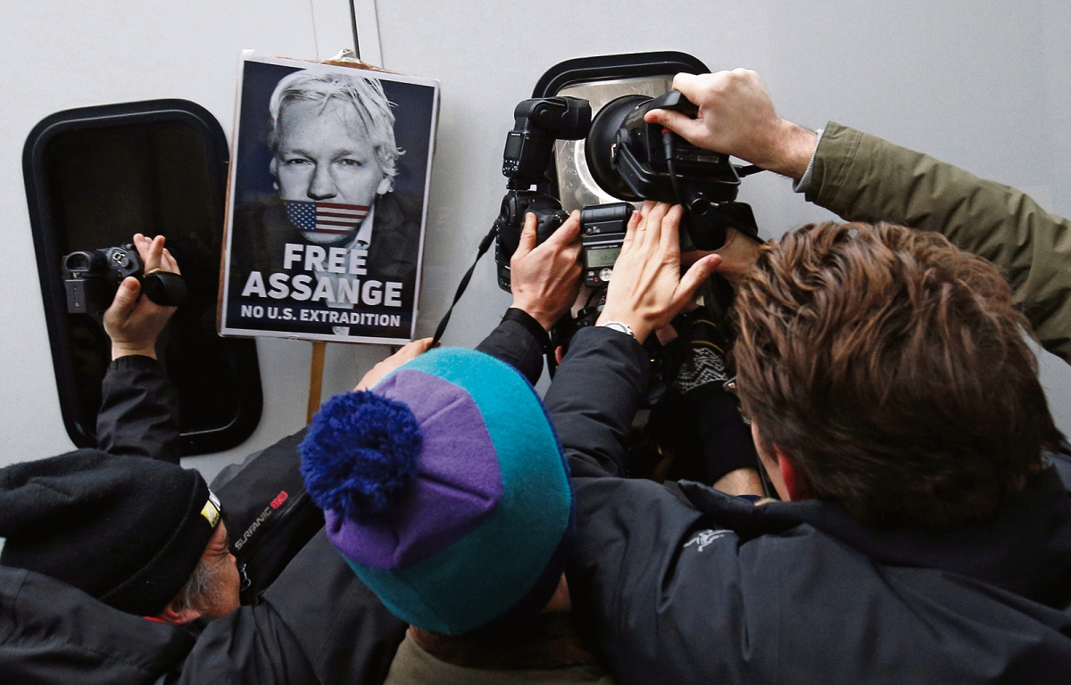 Julian Assange vor dem Westminster Magistrates Court in London, 13. Januar