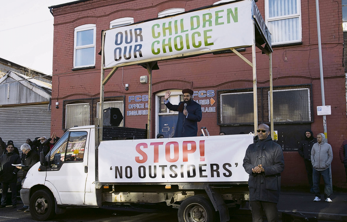 reaktionärer Protest vor einer Schule in Cheltenham, 14. März 2019