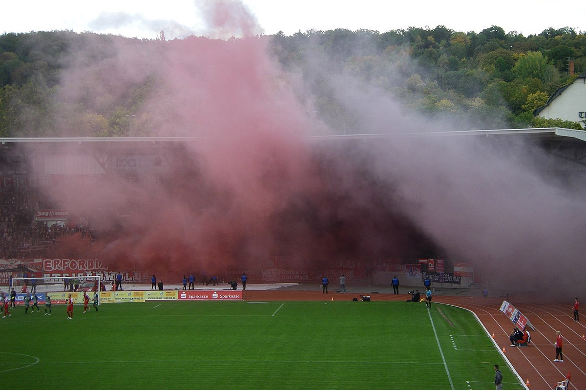 Pyrotechnik im Steigerwaldstadion Erfurt